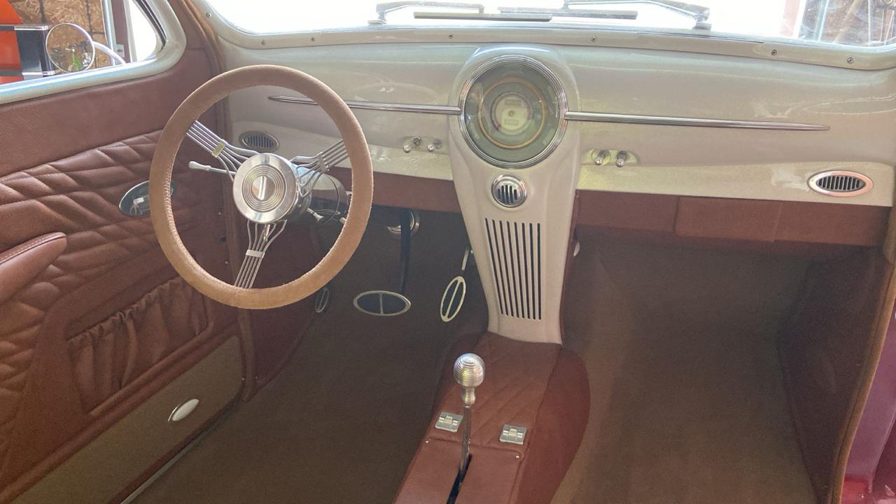 1949 Ford console